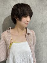 エアー 青山(AIR) 丸みショート前下がりセンターパートハンサムくびれショート