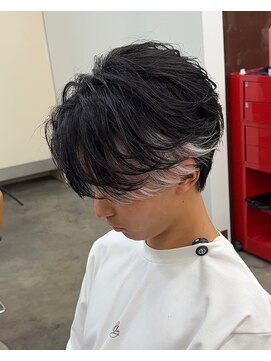 テンバイリップスヘアー(TEN by LIPPS hair) ホワイトカラーインナーカラーツーブロセンターパート