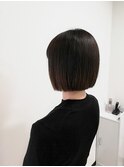 シルエットが綺麗で大人っぽい切りっぱなしボブ