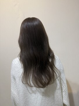 ヘアメイクアン(Hair Make Une) ゆるふわスタイル　オリーブベージュ　透明感カラー