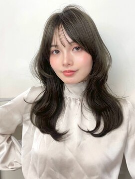 ヴェイン 渋谷(vain) ミディアムレイヤー 韓国ヘア アッシュ グレージュ 韓国風巻き