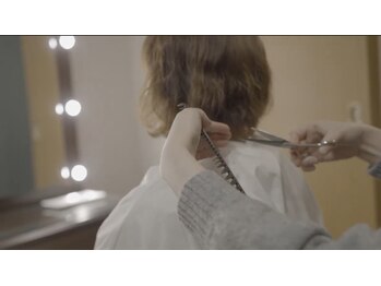 ハレ(HALE)の写真/大型店が苦手な方へ。完全個室のマンツーマン施術で、周りを気にせず髪の悩みを相談できる贅沢な時間を◇