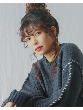 ヘア ショップキャリー クリクリで可愛い！お団子アレンジ♪