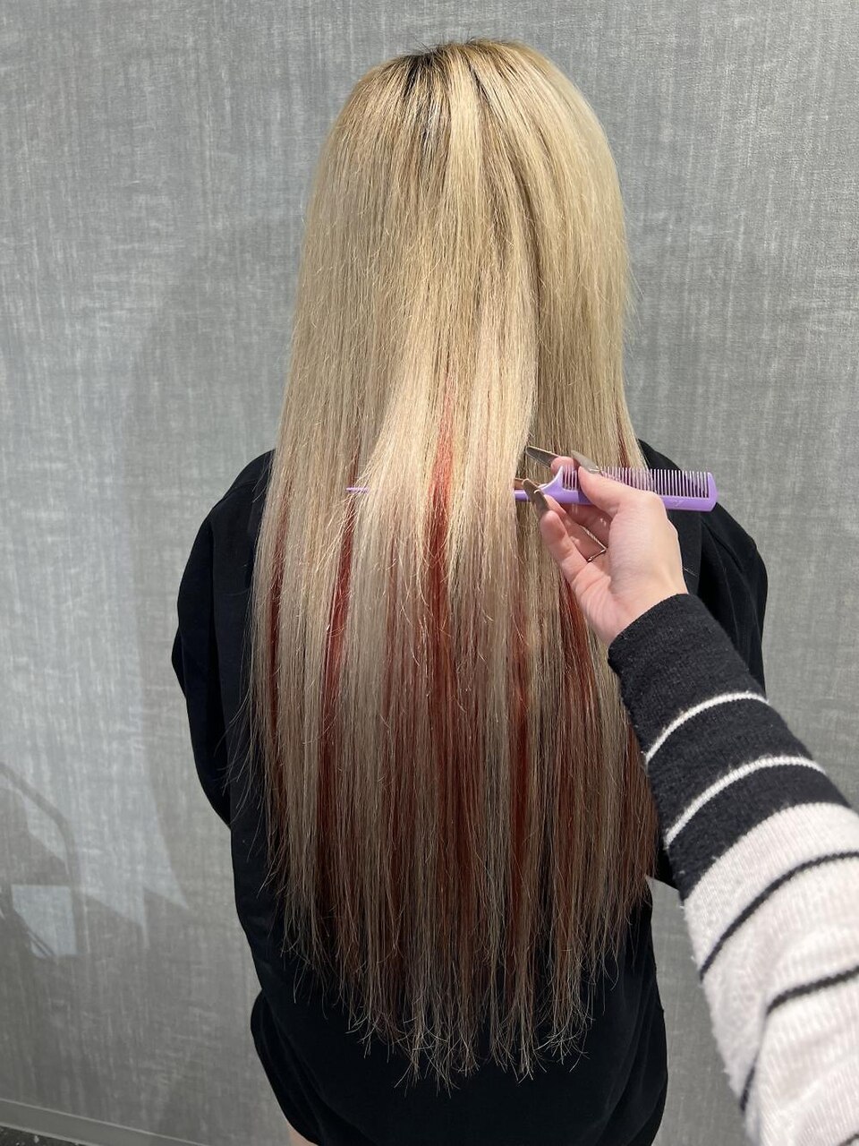 ハイトーンヘアにも合う！赤メッシュ！：L200423759｜ラニシス ヘアー