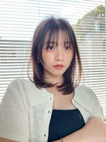 ふんわりレイヤーミディアム似合わせ顔周りカット顔まわり