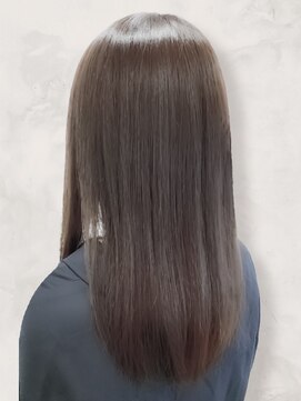 ユキオ(Yukio) 大人可愛い透明感ブリーチなしグレージュ切りっぱなしミディ