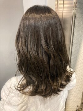 カルゥグラッシー(KALOU glassi) オリーブカラー×外はねミディアム☆【中村隆寛】