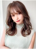 2wayバングでイメチェン！顔まわりレイヤーのくびれヘアが人気