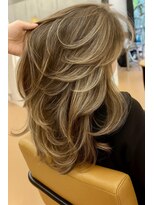 ヌエン 渋谷(NU/EN)&nbsp;冬のヘーゼルブラウン×バタフライカット/ハイライト/レイヤー◎