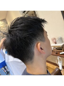 綾瀬 ダズルヘアデザイン(Dazzle Hair Design) アップバング/ツーブロック/爽やか/ビジネス/ベリーショート