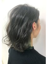 リアン(Lien)&nbsp;インナーカラー グリーンに透明感グレージュ/くくれる長さのボブ