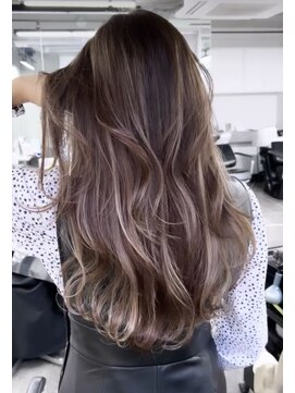 レディアル 大宮(REDEAL ope.) ミルクティー　レイヤーカット　バレイヤージュ　ハイライト