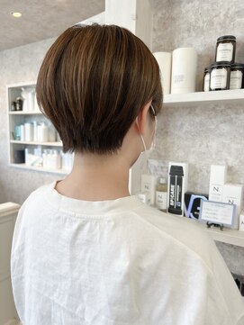 キャアリー(Caary) 福山市美容室Caary人気 秋ヘア襟足スッキリ丸みショートヘア