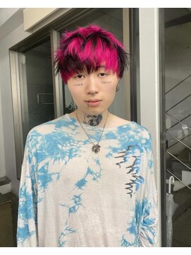 レコ 渋谷(LECO) ネオンピンク×ブラックのコントラストデザイン