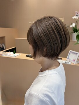 シークカラー(seek color) ショートボブ×ハイライト