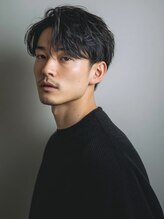 ビジネスでもプライベートの両方で楽しめる《ビジネスヘア×パーマ》スーツに映える自然なパーマが高評価◎