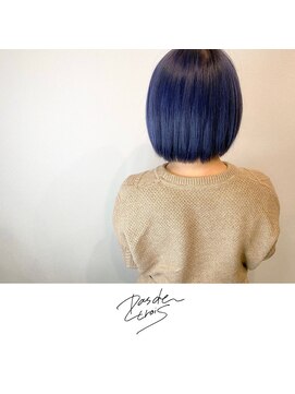 パドトロワ(Pas de trois) 新潟×コバルトブルー×夏のビビットカラー×ボブ