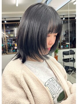 ソソ(soso) 【soso 伊勢田】ミディアムウルフ×ブラック【横浜/ブリーチ】