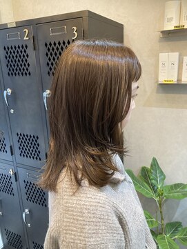 ロミバイリー(Romi by Lyee) たっぷりレイヤーの眉上バング