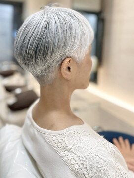 ザビー(THE B) 本八幡×グレイカラー×大人ショート×白髪