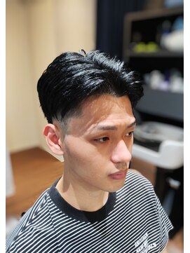 トレバー(Trever) 短めのセンターパート