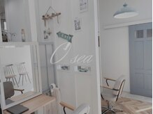 セット面8席(※壁で仕切られています)シャンプー台3台・個室1席