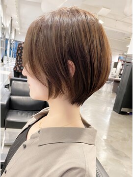 エリマ 横浜西口(elima) 横浜西口白髪染めショートヘアタッセルボブミルクティーベージュ