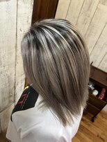 ロイズ ヘアデザイン アンド スパ(LOES)&nbsp;デザインブリーチ×ホワイトベージュ×シルバーグレー
