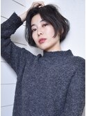 前下がり ショートボブ ダークグレー クセ毛風