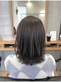 切りっぱなしミディアムボブ