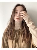 シアーなベージュロングヘア