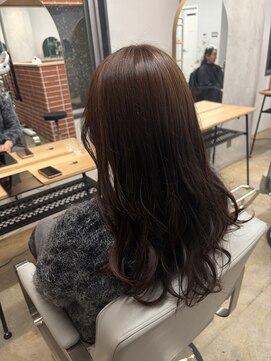 モコヘアーフロール(MOCO hair flor) 艶ブラウン×ゆるレイヤーセミロング