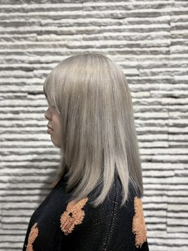 ビス ヘア アンド ビューティー 西新井店(Vis Hair＆Beauty) ミディアムホワイトシルバー