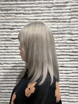 ビス ヘア アンド ビューティー 西新井店(Vis Hair&Beauty) ミディアムホワイトシルバー