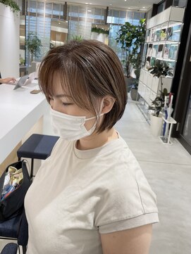 ステアケース ギンザセブン(stair:case ginza7) 白髪ぼかしハイライト　大人ショート　グレージュ