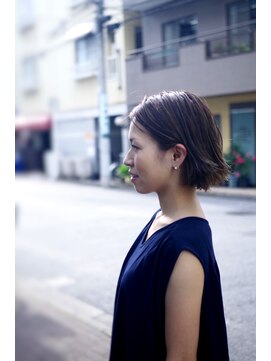 ソラ(sora) 住宅街の雨上がりの光と切りっぱなしたラベンダーアッッシュ