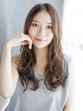 ヘアメイク ナル(hair make nalu) センターパートのナチュラルカールスタイル