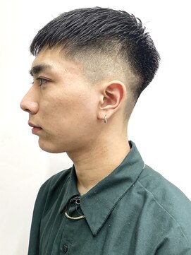 フランクスバーバー アンド ビアークラブ(FRANK'S BARBER and BEER CLUB) アップバンククロップフェードサイドグラデーションバーバーR