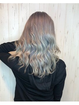 カルフール ロコ 草加西口店(Carrefour LOCO) 一手間上品ハイトーン