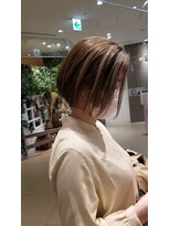 グランエクラ バイフルショウ(GRAND ECLAT by FURUSHO)&nbsp;大人ショート/アッシュカラー/センターパート/ハイライト