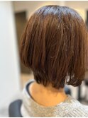 大人ショートボブ　小顔