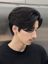 センターパート毛流れニュアンスパーマコンマヘアガイルヘア