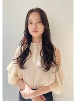 ティア(Tia.) (レイヤーカット/ゆるふわ/センターパート/ロングヘア)