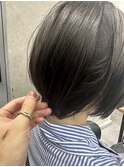 頭の丸みが綺麗に見えるショートボブ
