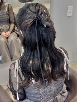 ケリーアン 太田(kelly.un) ハーフアップ / タイトアレンジ / カチモリ /お呼ばれヘアセット