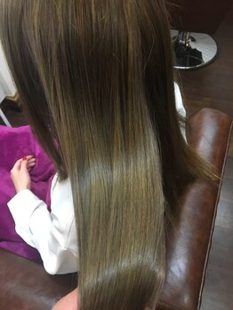 ダブル ヒッチ ヘア(W Hitch hair)の写真/【OggiOtto取扱い★】こだわりの商材を使用し、ダメージでお悩みの方にも嬉しい！髪の状態を見極め施術◎