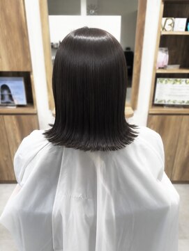 トゥエンティ(twenty) ミディアムボブ