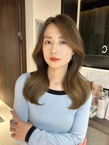韓国風ミディアムヘア　ツヤベージュ