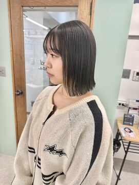 ヒビヲ(HIBIO) ショートボブ タッセルボブ 切りっぱなしボブ　ブラウンベージュ