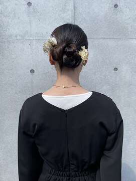 ビューズ(VIEWS) タイトシニヨンヘアアレンジお呼ばれヘア(表参道)